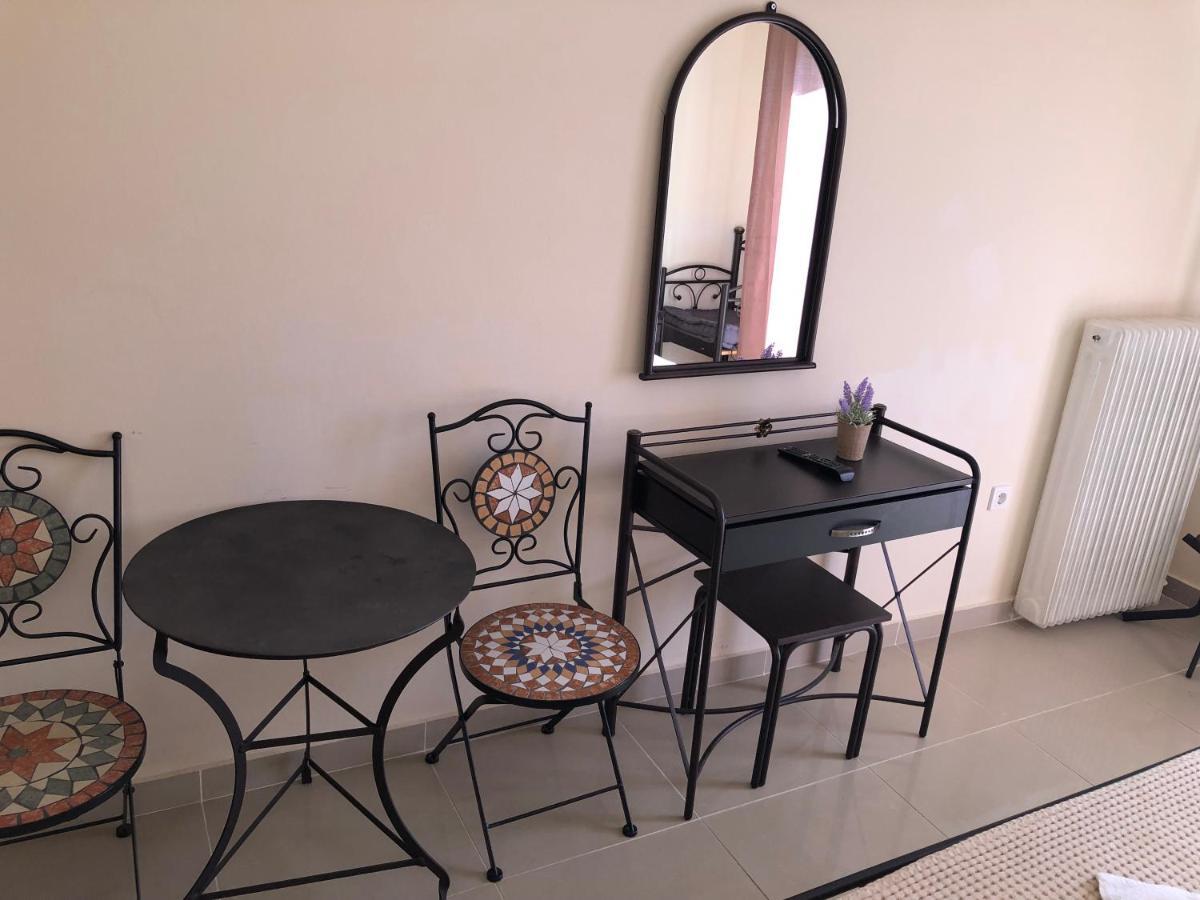 Nikolakakis Rooms Lavrio Exterior foto